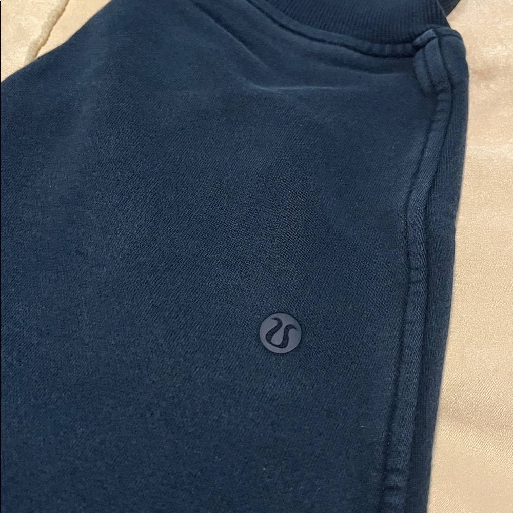 🏷️ Lululemon Navy Cropped Sweats / Jogger Pants - Picture 4 of 8